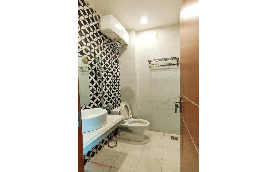 BÁN GẤP NHÀ  LĨNH NAM DT RỘNG 37. 6 ngủ. Chỉ 4.87 Tỷ. DÒNG TIỀN khủng 300 triệu/ năm